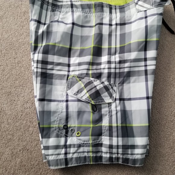 Men's Old Navy Plaid Board Shorts - Picture 5 of 5